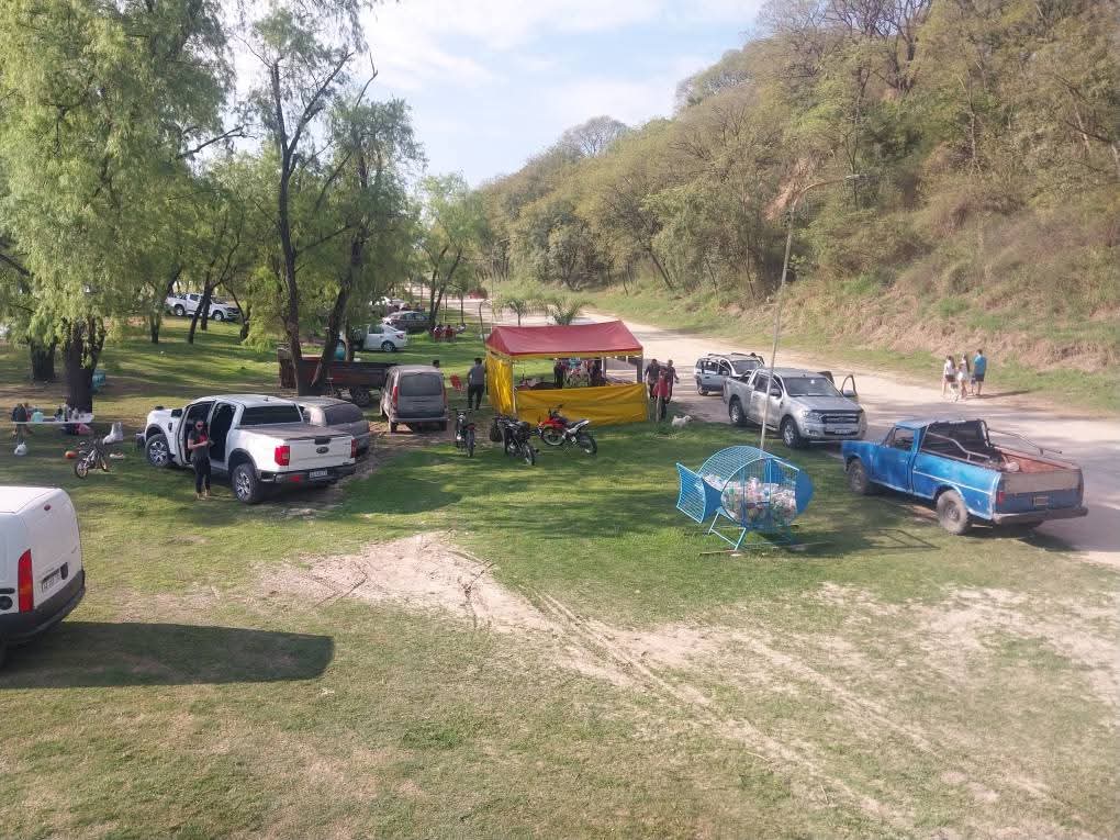  Pueblo Brugo: Camping Municipal “El Saucedal” impresionante movimiento a orillas del Paraná