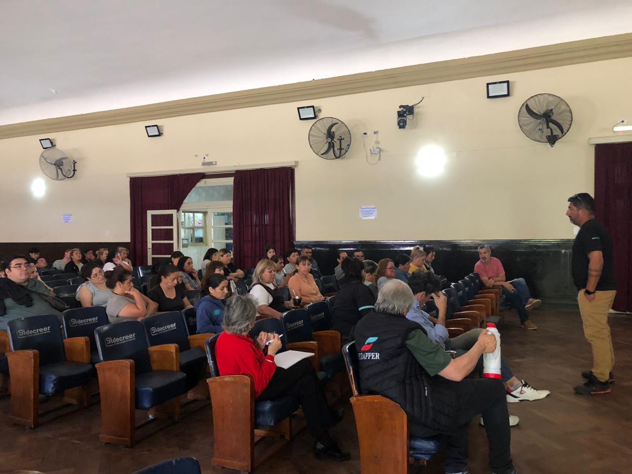  Reunión de integrantes de CD del Sedapper con afiliados en la escuela hogar “Eva Perón”