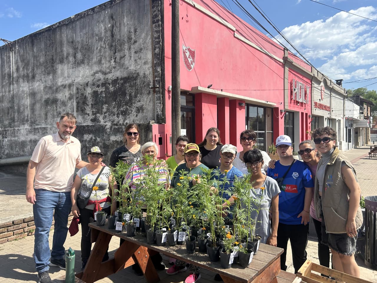  Municipalidad de Macía los chicos entregaron presentes a la mamá anticipando su día