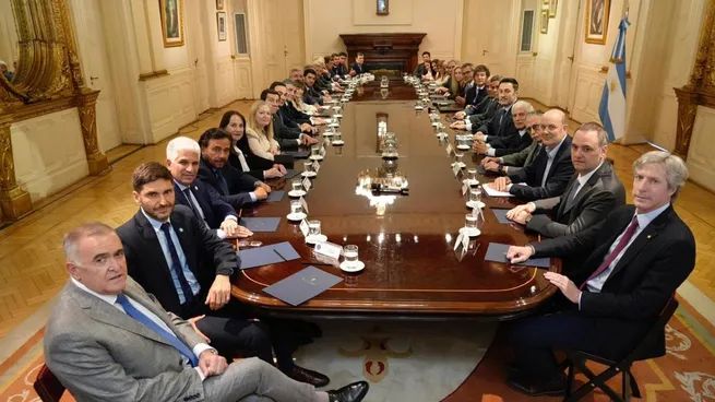  Javier Milei se reunió con 20 gobernadores en Casa Rosada: Estuvo Rogelio Frigerio