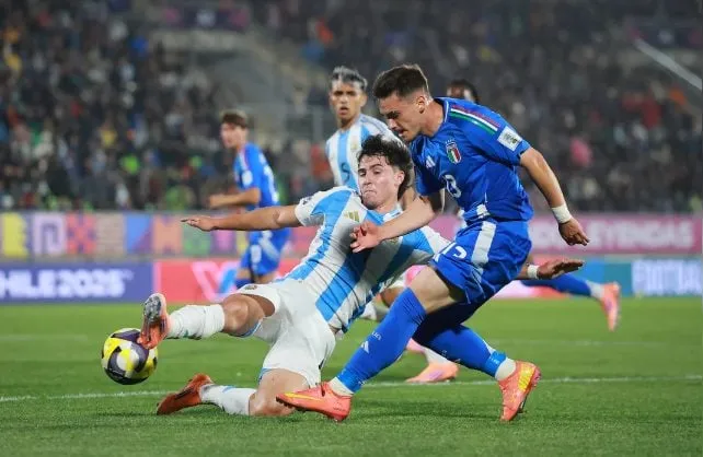  Chile 2025: La Selección argentina Sub-20 le ganó a Italia y terminó con puntaje perfecto en el Grupo D del Mundial