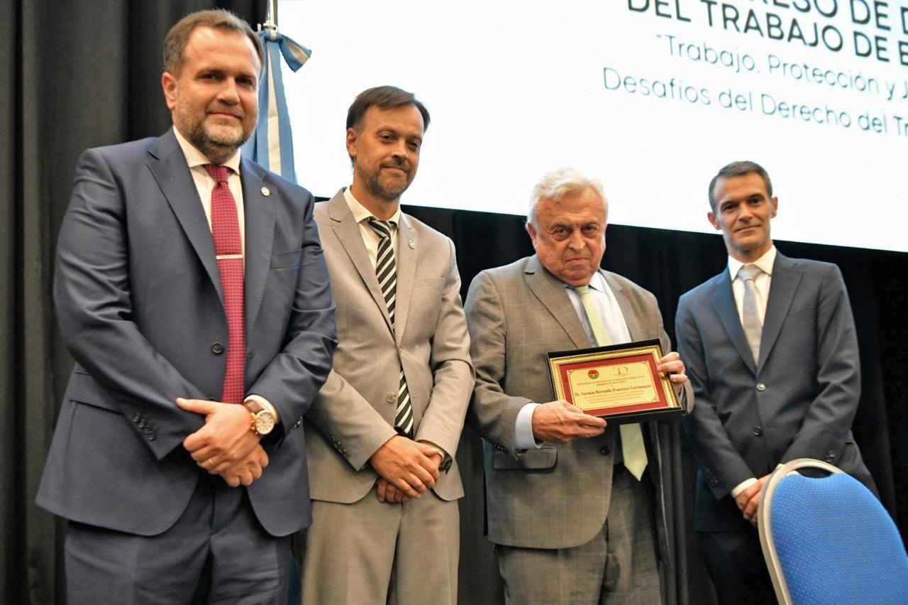  Reconocimiento a la trayectoria: Distinguen al vocal Carlomagno por su aporte a la Justicia del Trabajo