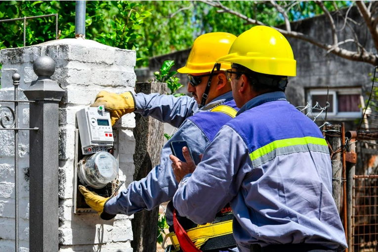  Enersa inició la instalación de los primeros medidores inteligentes en Aldea Brasilera