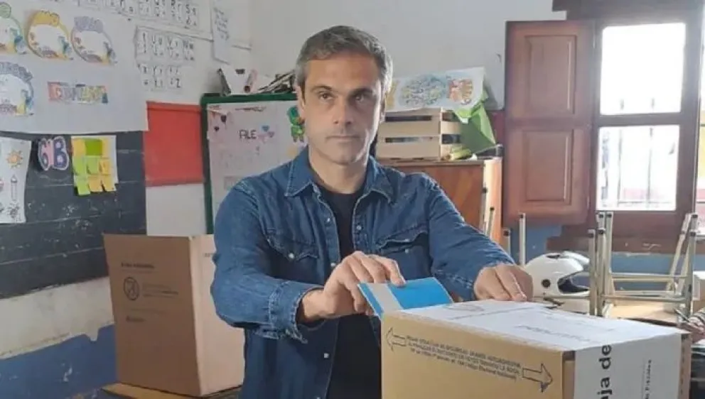  Michel votó en Gualeguaychú y viajará a Paraná a esperar los resultados