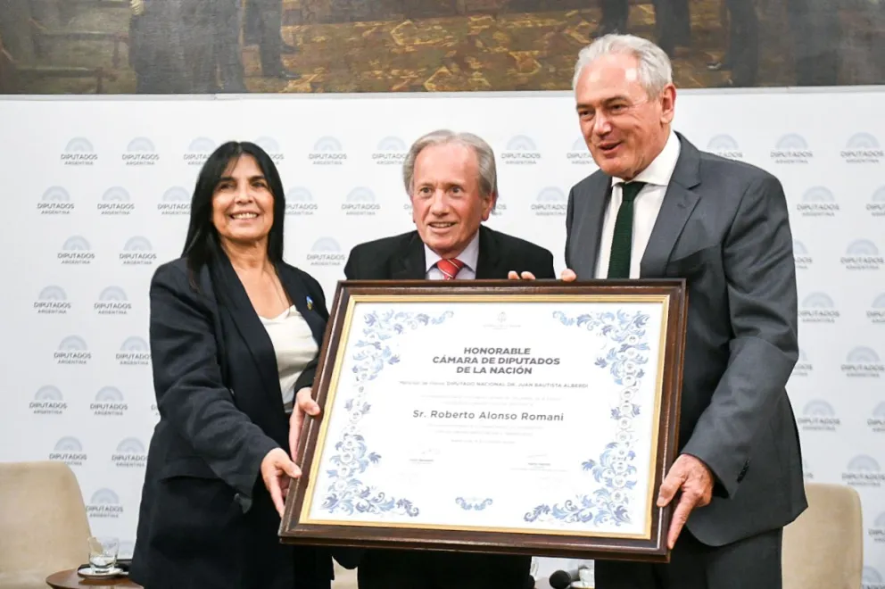  Diputados de la Nación entregó su máxima distinción a Roberto Romani