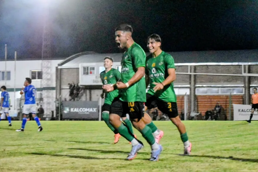  Debut triunfal de Unión de Crespo en el Torneo Regional Federal Amateur