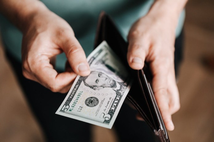  La compra de dólar ahorro de los argentinos fue récord en septiembre: Casi u$s6.900 millones