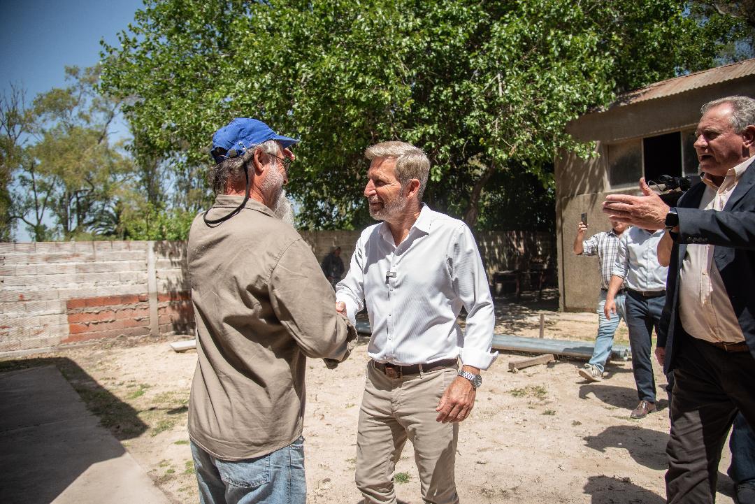 Obras para educación, viviendas, transporte y agua marcaron la agenda del gobernador en Lucas González