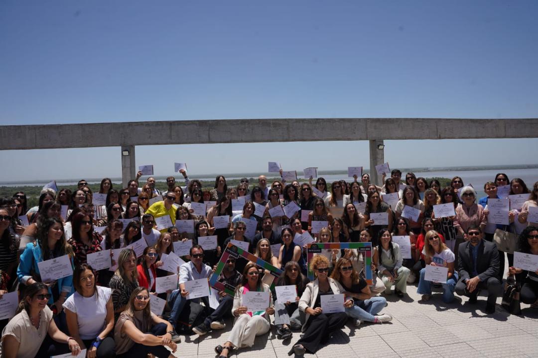 Más de 170 rectores del programa Red de Escuelas que Transforman recibieron sus diplomas