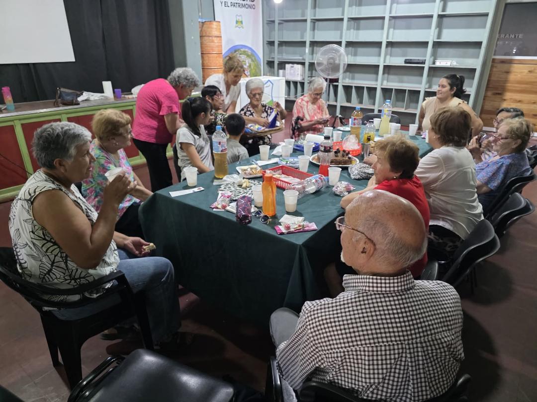  Pueblo Liebig: Celebramos los cumpleaños en el taller municipal de estimulación cognitiva