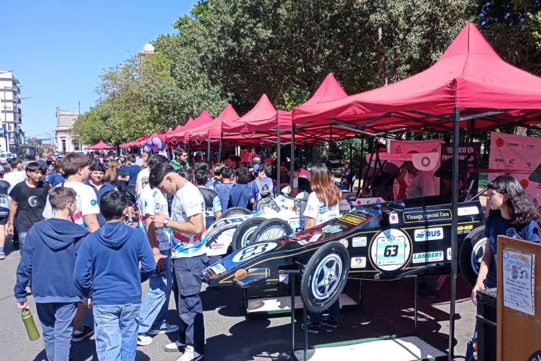  Las escuelas técnicas del departamento Uruguay mostraron su potencial en una exposición
