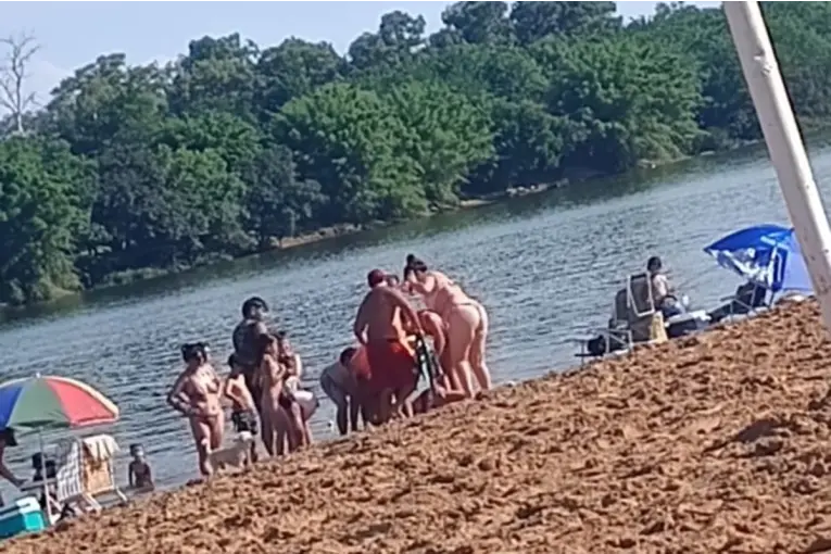  C. del Uruguay: Joven se descompensó en el balneario Itapé y fue asistida por guardavidas