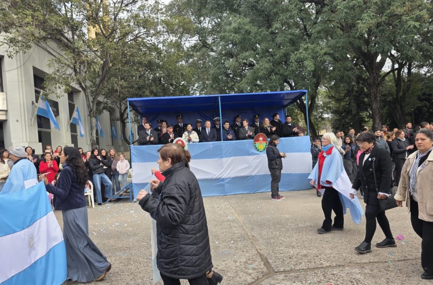  La Paz celebró el 9 de Julio con un gran desfile y puso eje en el compromiso con el futuro