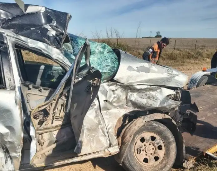  Una joven madre falleció tras un violento choque entre un camión y una camioneta