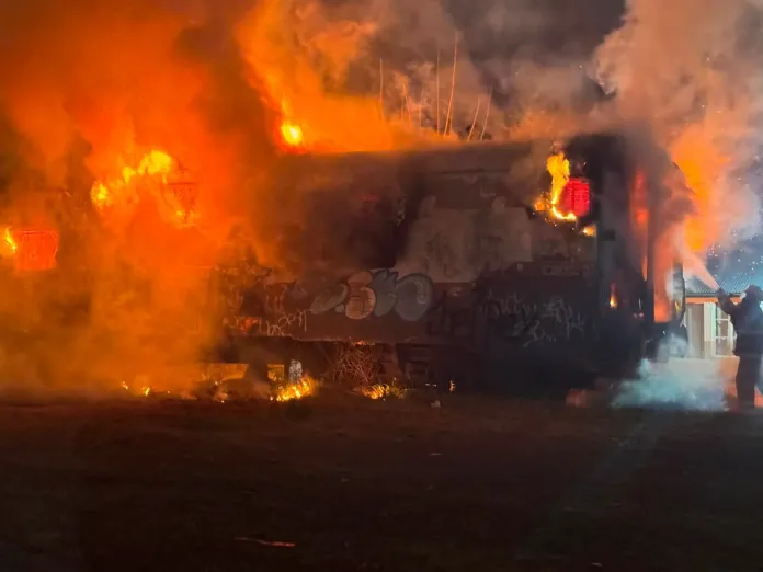  Incendiaron un vagón de tren abandonado en Paraná