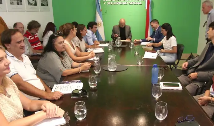  Paritarias: El Gobierno provincial se reúne hoy con estatales y docentes para discutir salarios