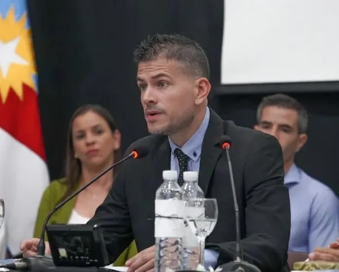  El intendente de Feliciano presentó un proyecto para bajarse el sueldo: “El esfuerzo empieza por casa”