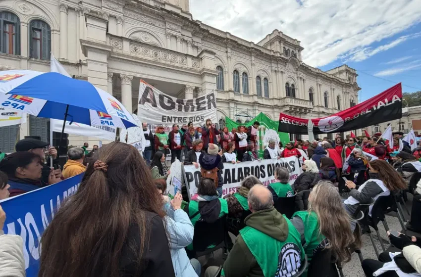  Docentes reiteraron su rechazo a la reforma previsional con apoyo de jubilados y estatales