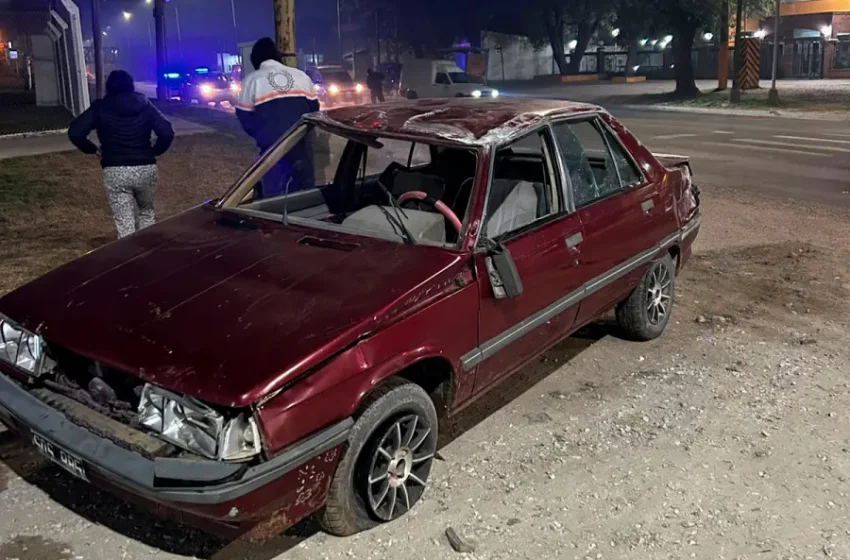  Siniestro Vial: Volcó un auto tras presunta falla mecánica en transitada avenida de Paraná