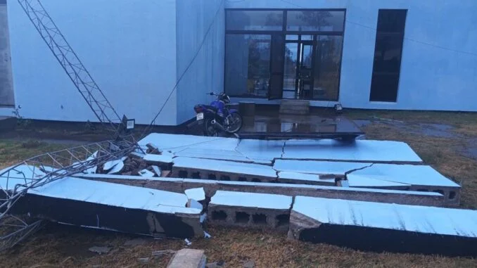  Una mujer murió tras el fuerte temporal y hubo serios daños durante la madrugada