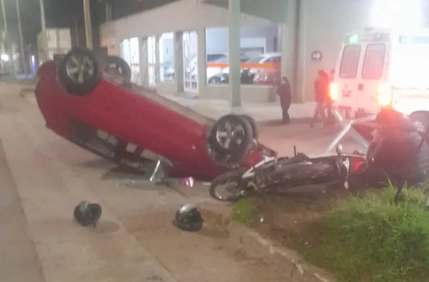  Perdió el control de su auto en Gualeguaychú, chocó contra una moto y dejó dos jóvenes hospitalizadas