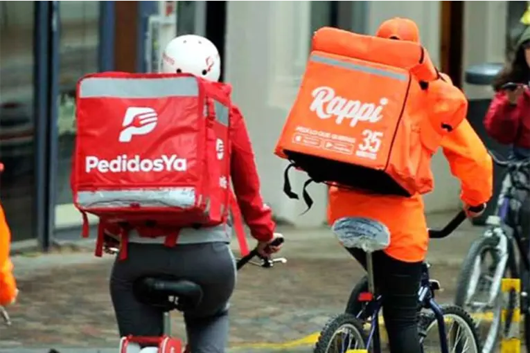  Crisis en el sector: Advierten que más trabajadores de aplicaciones de delivery se endeudan para seguir trabajando