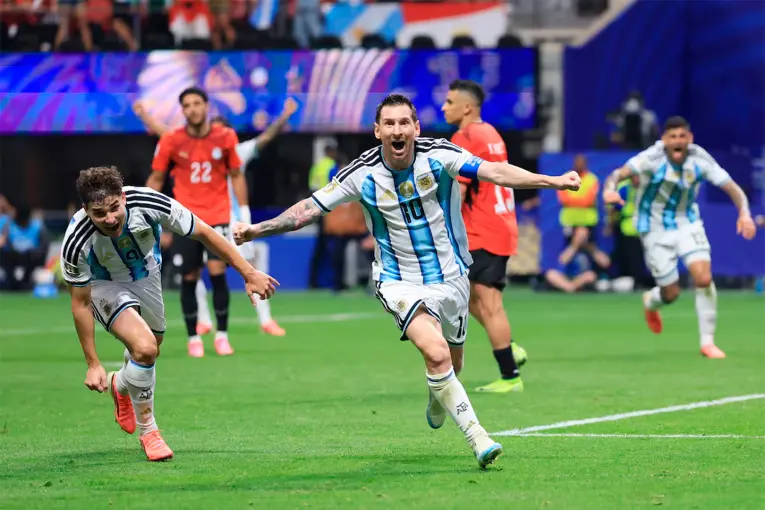  La FIFA confirmó la camiseta que usará Argentina ante Suiza por los cuartos de final