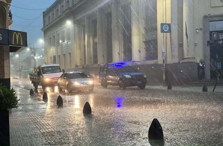  El Servicio Meteorológico elevó a naranja el alerta por tormentas para la mayor parte de la provincia
