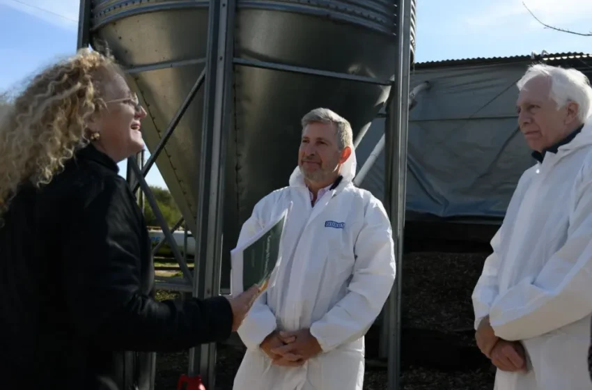  En una visita a una granja avícola en La Paz, Frigerio destacó el impacto de la energía renovable en la producción