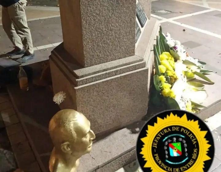  Vandalizaron el busto de Juan Perón en C del Uruguay: Fueron detenidos dos jóvenes de 19 y 21 años
