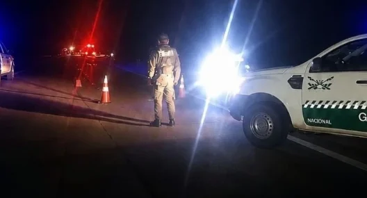 Interrumpieron el tránsito en la Autovía 14 tras el vuelco e incendio de un camión que llevaba combustible