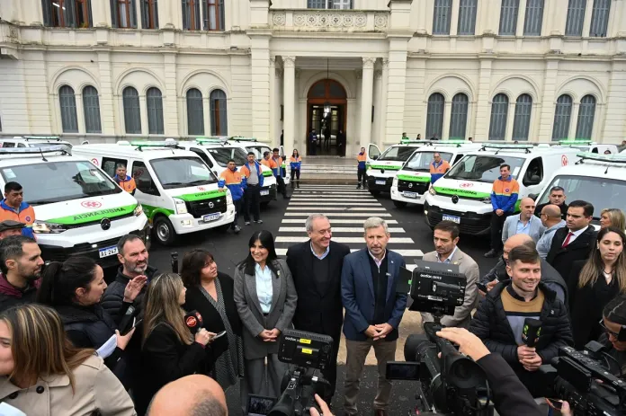  Entre Ríos refuerza el sistema sanitario con la incorporación de 24 ambulancias y nuevo equipamiento