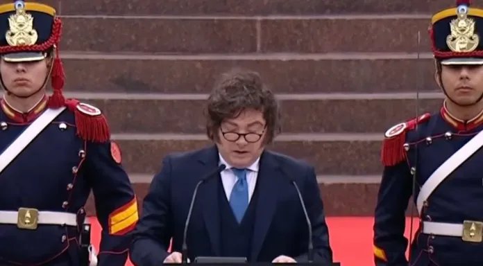  Milei aprovechó el homenaje a San Martín para cuestionar a la oposición