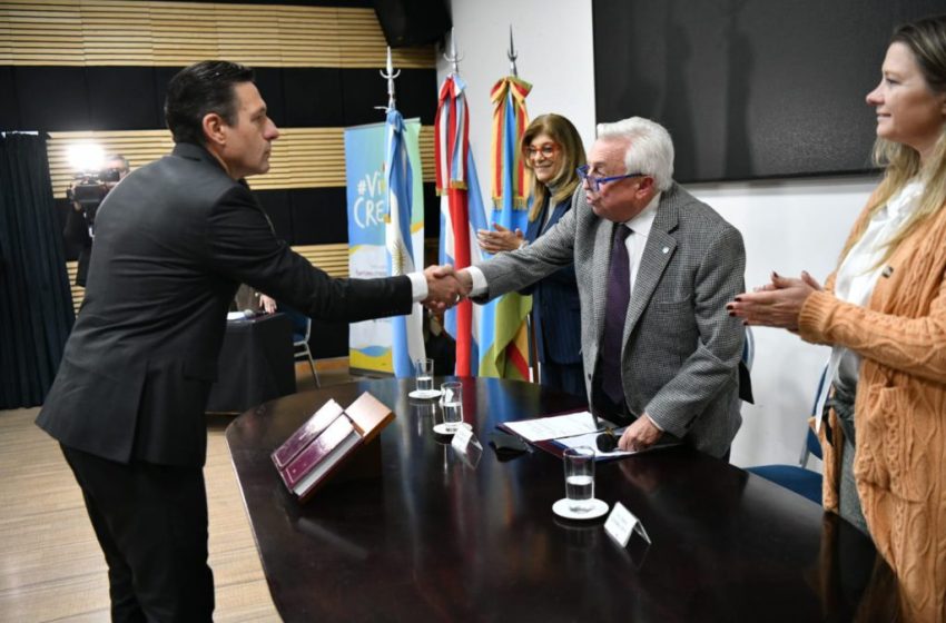  Jorge Kriger juró y asumió como nuevo juez de Paz de Crespo