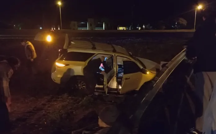  Una familia que viajaba en camioneta por Entre Ríos despistó y chocó contra el guardarraíl