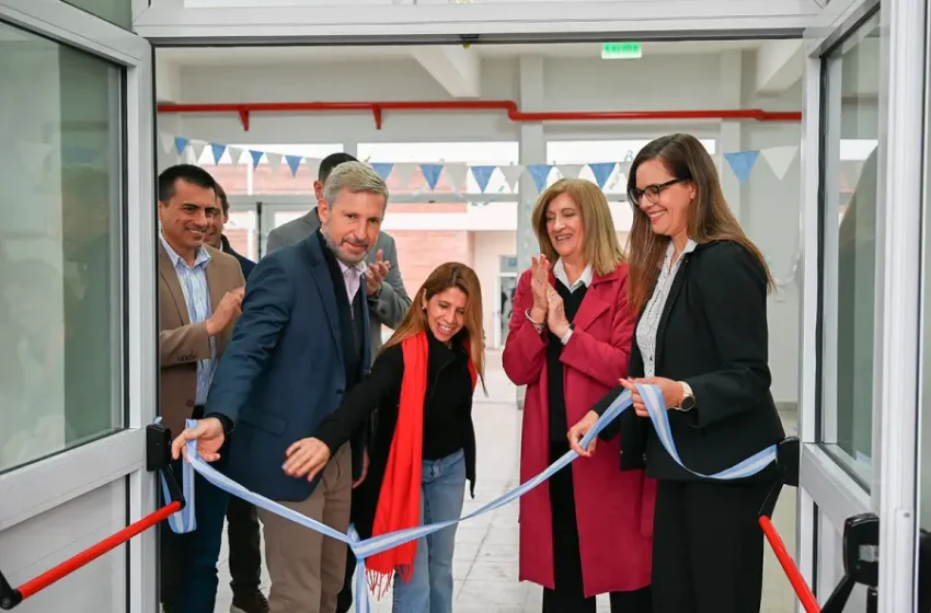 Frigerio inauguró el nuevo edificio de la escuela secundaria del Bicentenario de Paraná