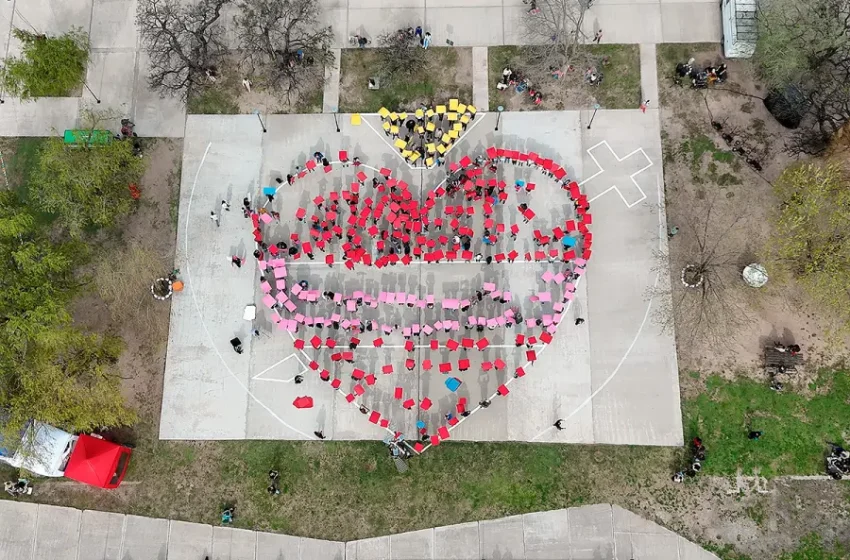  Paraná formó el “corazón más grande del mundo” en Bajada Grande