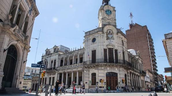 Paraná dejará de recibir trámites en papel y digitalizará más de 200 gestiones municipales