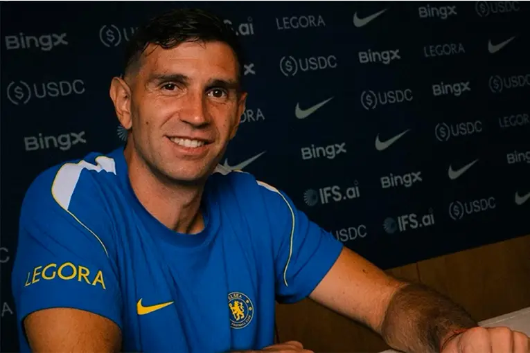  Dibu Martínez fue presentado en Chelsea y una frase sobre su forma de vivir el fútbol entusiasmó a los hinchas