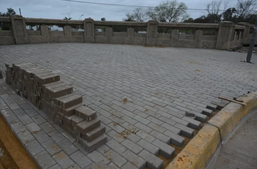  Colocan adoquines en las veredas de Costanera