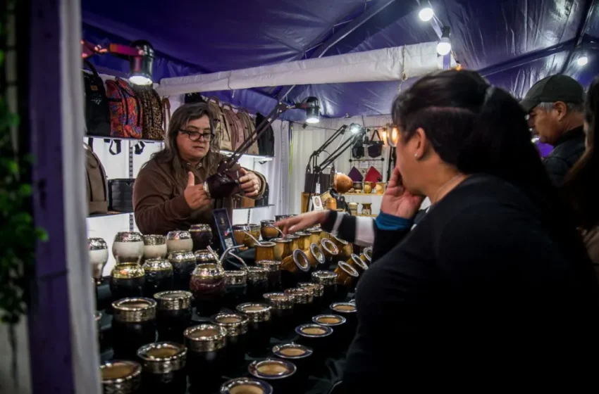  180 emprendedores, artesanos y gastronómicos acompañan la Paraná Lee con la Feria del Libertador