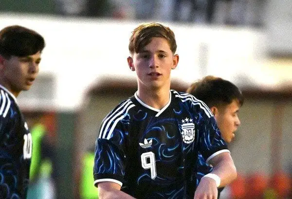  Pepo Fiorotto, la joya de Gualeguay, hizo dos goles para el triunfo de la Sub 15