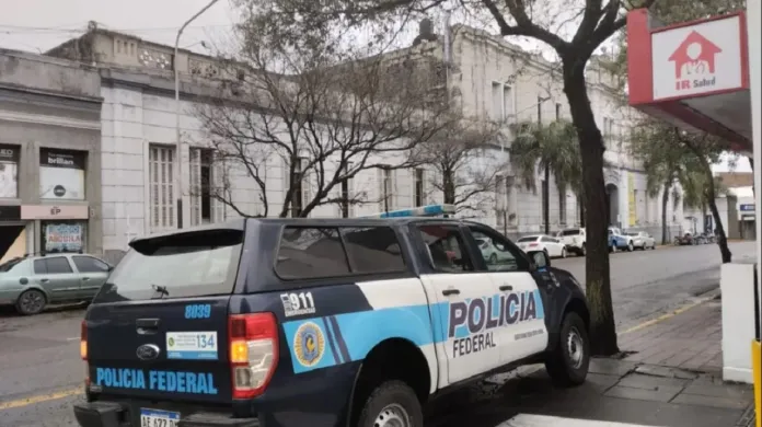  Allanaron la Jefatura Departamental Paraná por una causa de narcotráfico
