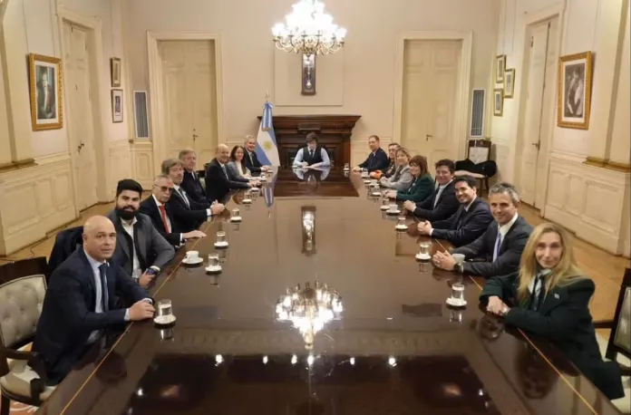  Milei encabeza una reunión de Gabinete tras 24 días en Olivos