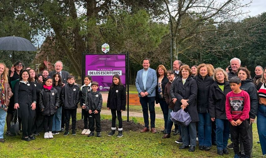 Se inauguró la “Plazoleta de los Escritores” en Larroque