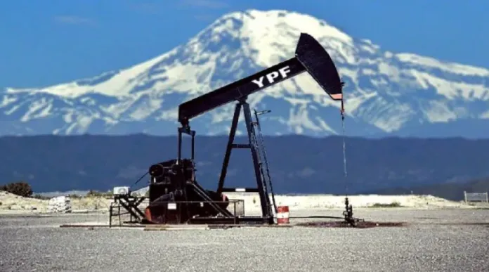  YPF firmó un acuerdo para explorar yacimientos de petróleo en Uruguay