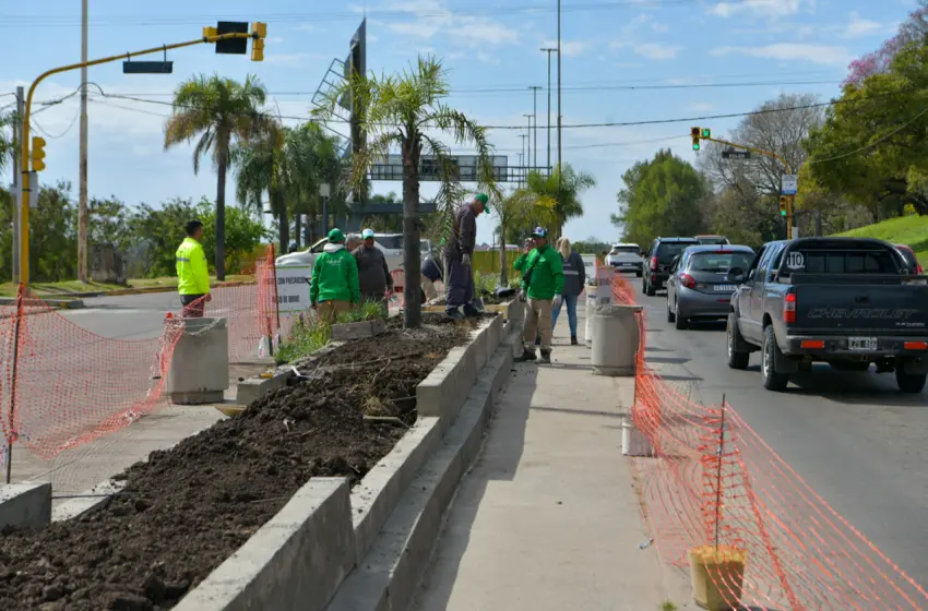  Renuevan el ingreso a Paraná con obras de puesta en valor y nuevo diseño de los canteros