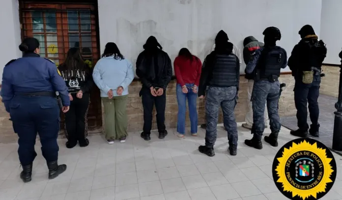  Piedras, insultos y amenazas contra la Policía: Seis aprehendidos en La Paz