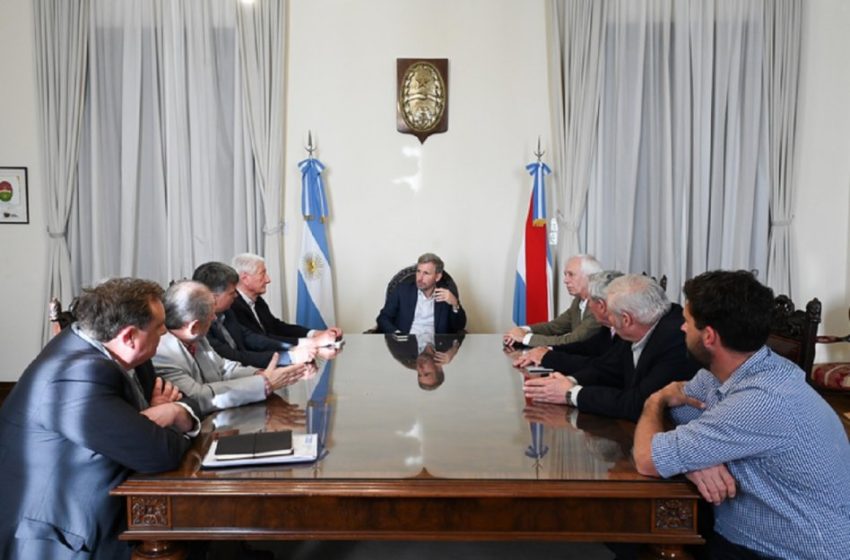  Frigerio recibió a representantes de CRA y Farer para analizar la situación de los caminos rurales
