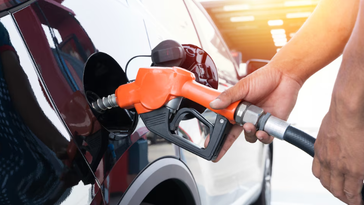  La recaudación por combustibles es la que más creció en la gestión Milei, pero los recursos no van a rutas